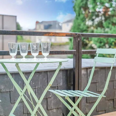 Apartment Joli Avec Terrasse - Proche Chateau - 2 Personnes *