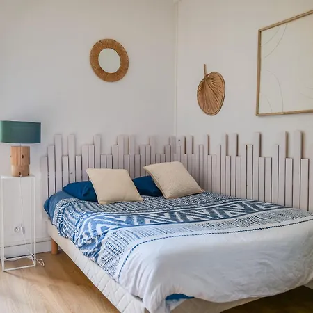 Joli Avec Terrasse - Proche Château - 2 Personnes *