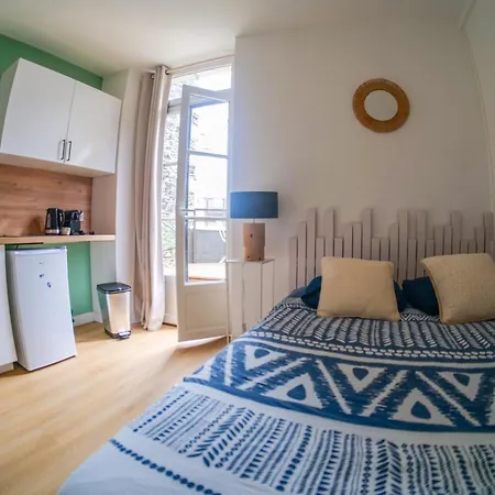 Joli Avec Terrasse - Proche Chateau - 2 Personnes