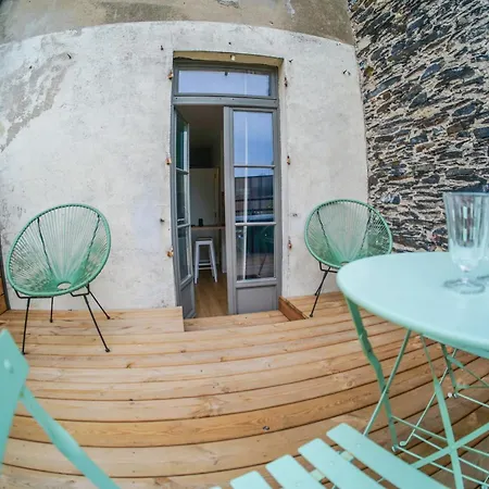 Joli Avec Terrasse - Proche Chateau - 2 Personnes Apartament