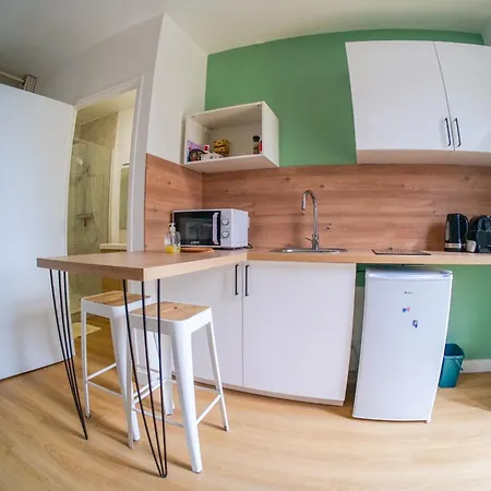 Joli Avec Terrasse - Proche Chateau - 2 Personnes Apartament *