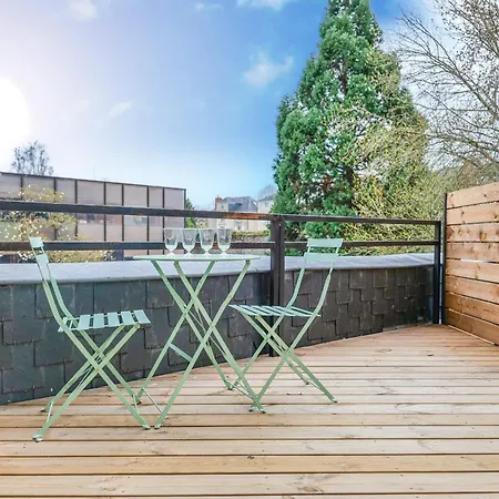 Apartment Joli Avec Terrasse - Proche Chateau - 2 Personnes