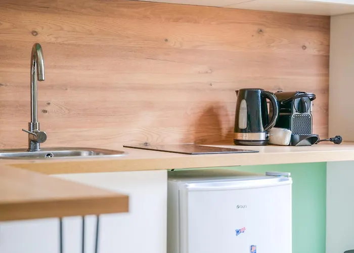 Joli Avec Terrasse - Proche Chateau - 2 Personnes Apartament *