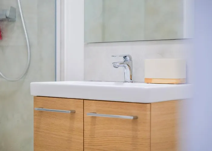 Joli Avec Terrasse - Proche Chateau - 2 Personnes Apartament *