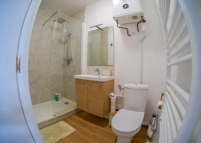 Joli Avec Terrasse - Proche Chateau - 2 Personnes Apartament