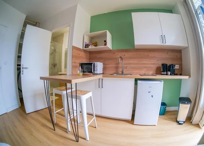 Joli Avec Terrasse - Proche Chateau - 2 Personnes Apartament *